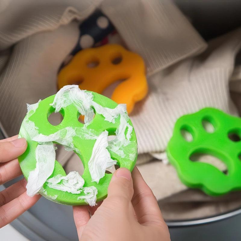 洗濯機に入れるだけでペットの抜け毛を強力キャッチするグリーンの肉球型ランドリースポンジ 使用後の集毛効果