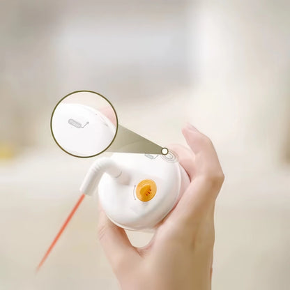 猫 おもちゃ 自動 PawsAuroの電源ボタン。長押しで簡単に起動し、愛猫の遊びを開始。